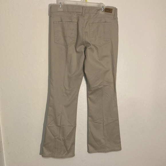 🌈 Levi’s boot cut modern pant size 14 short - Picture 5 of 6